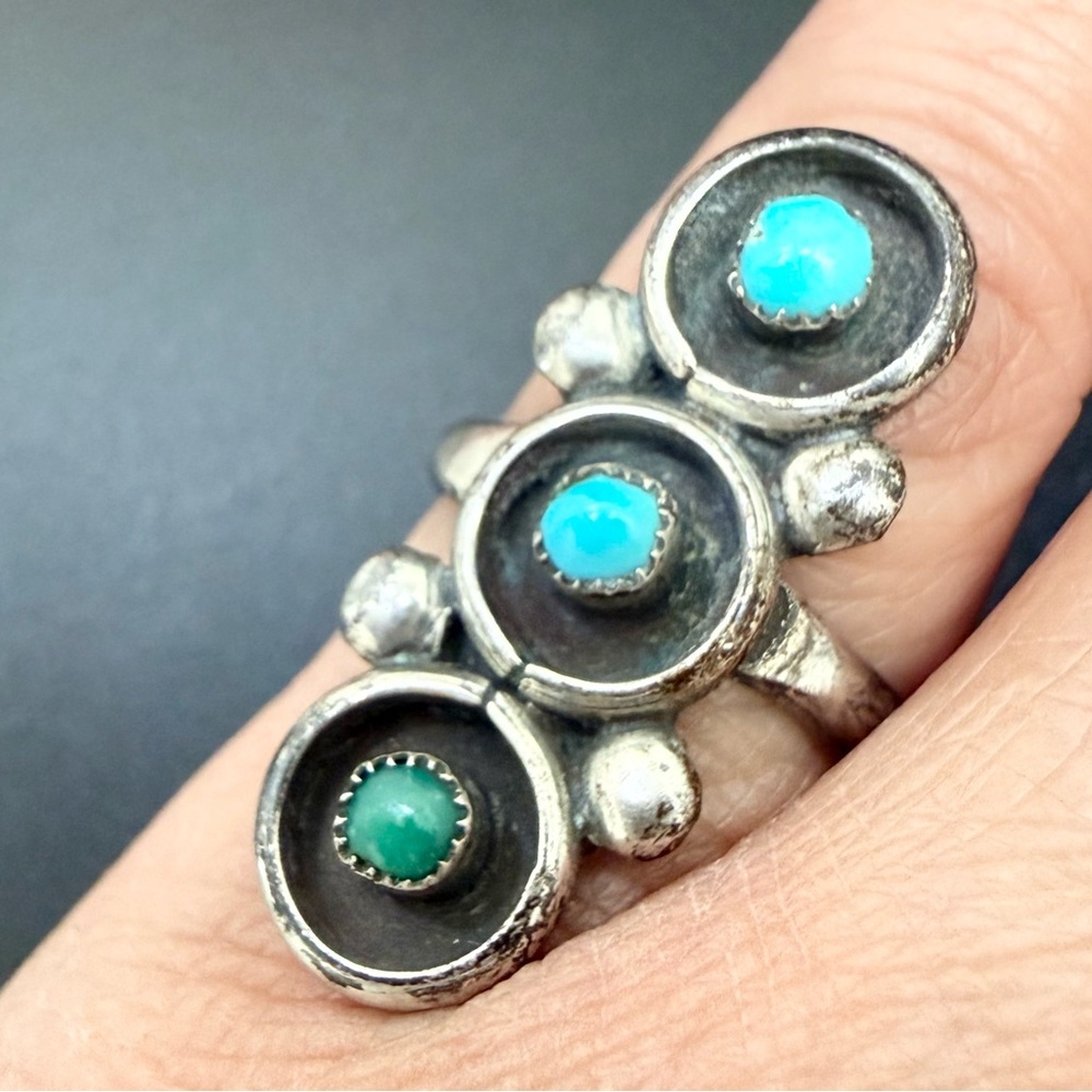 Vintage Unsigned Zuni Native American 3-Row Green Blue Turquoise Ring Size 6 4g. - Picture 8 of 14